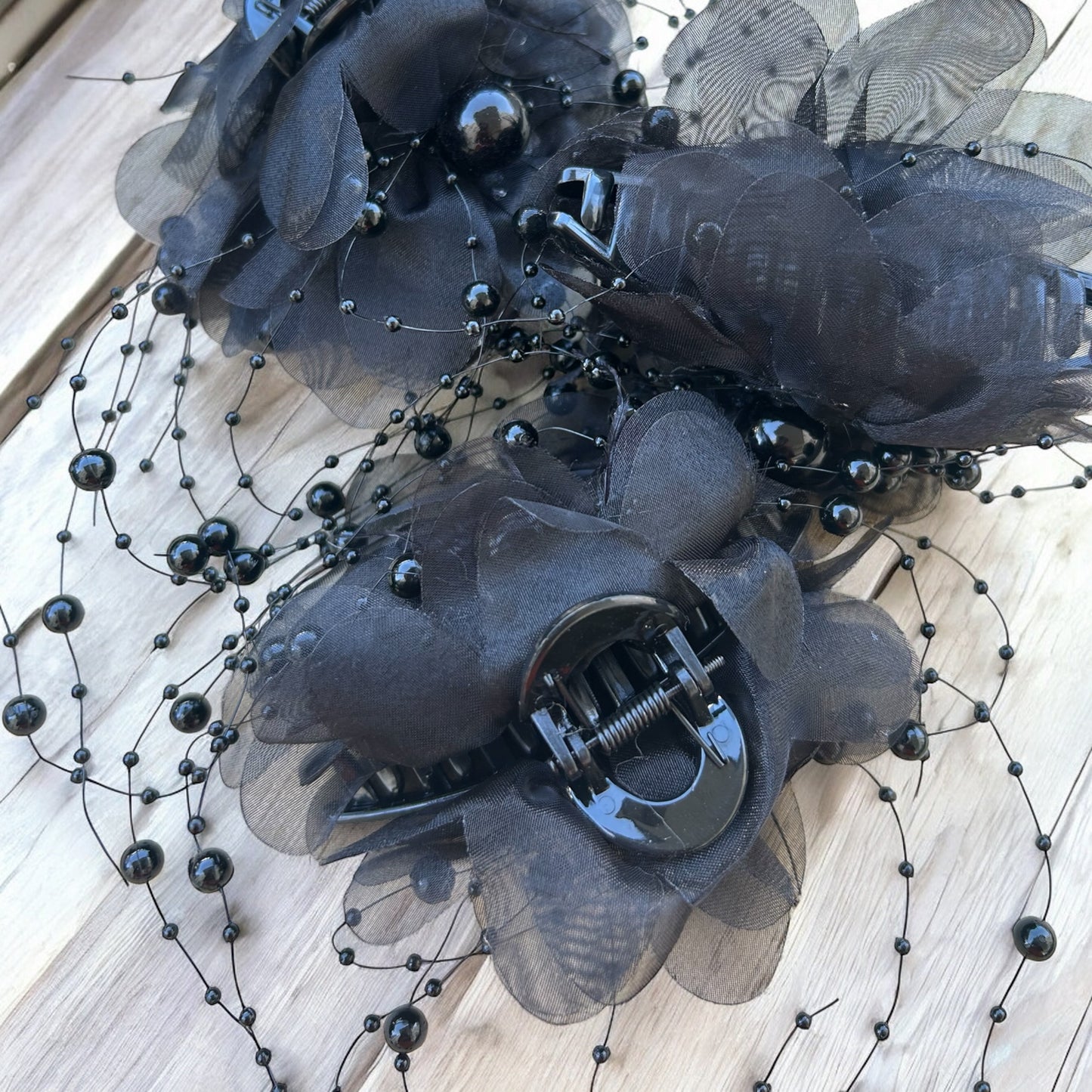 Large flower claw pearl hair clip
